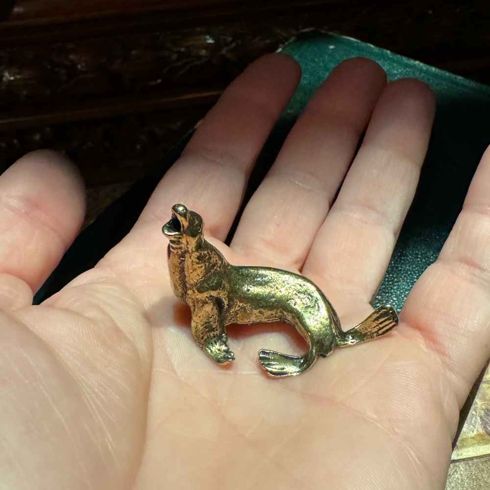 Solid Brass Sea Lion Vintage-style Sculpture Desk Decor - Picture 9 of 9